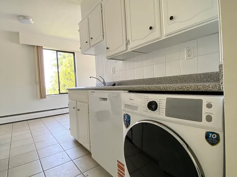 15158 Royal Ave #302 — Photo 5