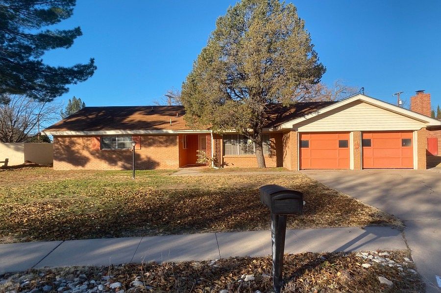 1st image of 702 Canoncito Dr