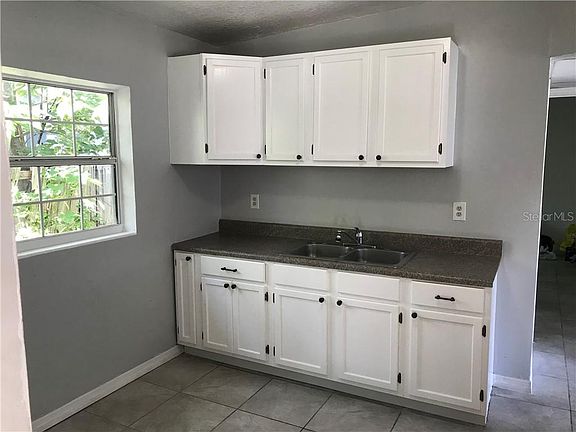 3rd image of 1605 E Crystal Lake Ave