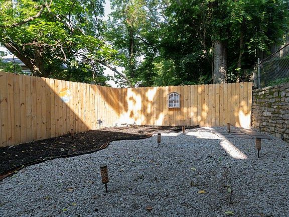 2nd image of 2127 W Clifton Ave #1F