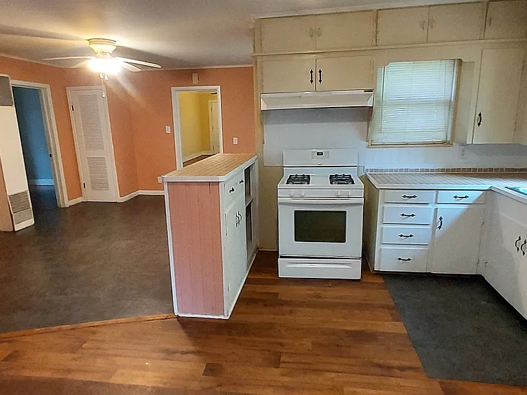 310 Sycamore St — Photo 21