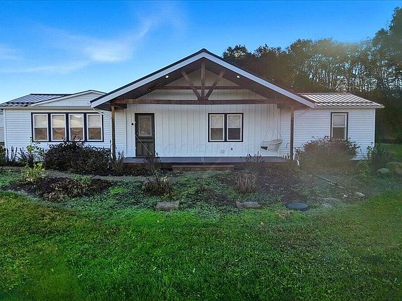 3rd image of 13904 Carey Ln