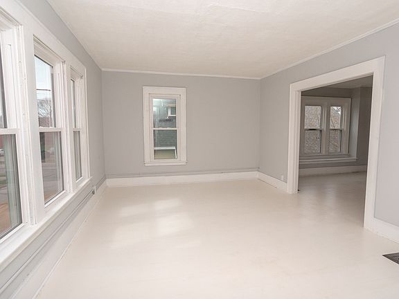 4th image of 101 Elizabeth St #2