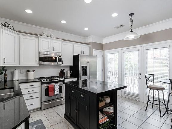 5th image of 2423 Natoma Ct SE #8