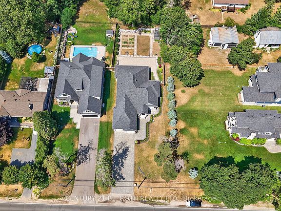 2nd image of 300 Shanty Bay Rd