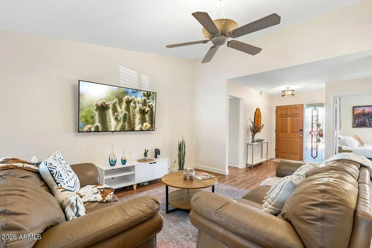3 bed, 2.0 bath, 1941 sqft, $5,000 — Photo 1