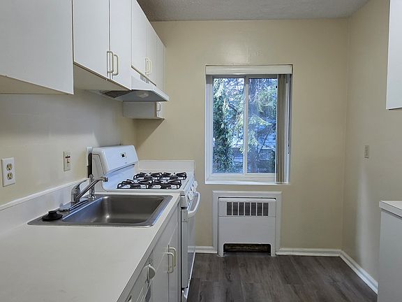 3rd image of 572 Whitney Ave #Bf