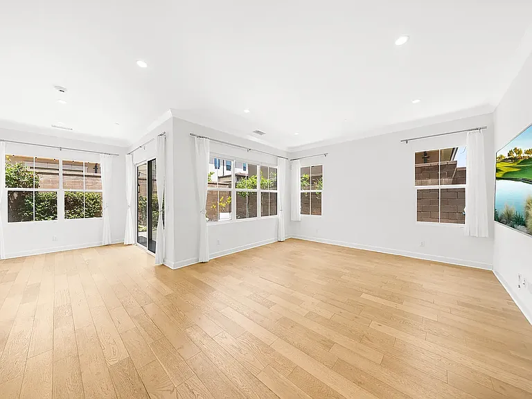 68 Henson — Photo 7