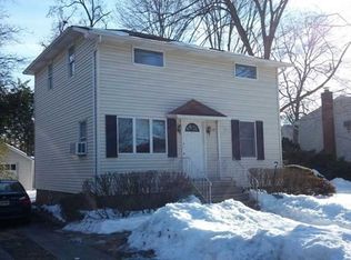 17 New St, Hillsdale, NJ 07642
