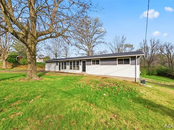 13035 Old Jamestown Rd, Florissant, MO 63033