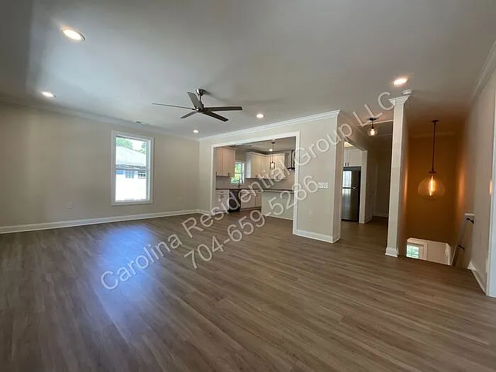307 N Catawba St — Photo 2