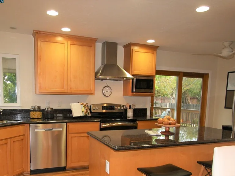 3415 Grasswood Dr — Photo 3