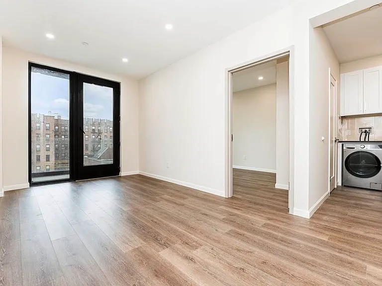 1652 E 14th St #603 — Photo 3