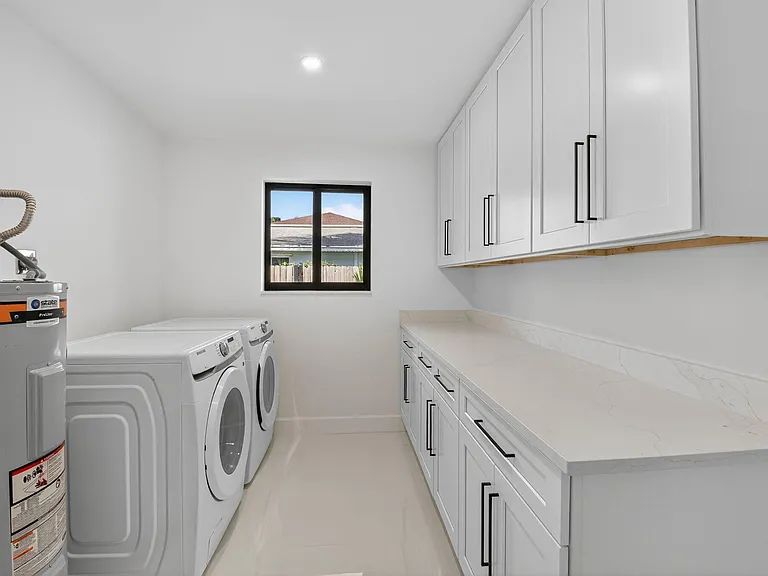 513 Lindell Blvd — Photo 23