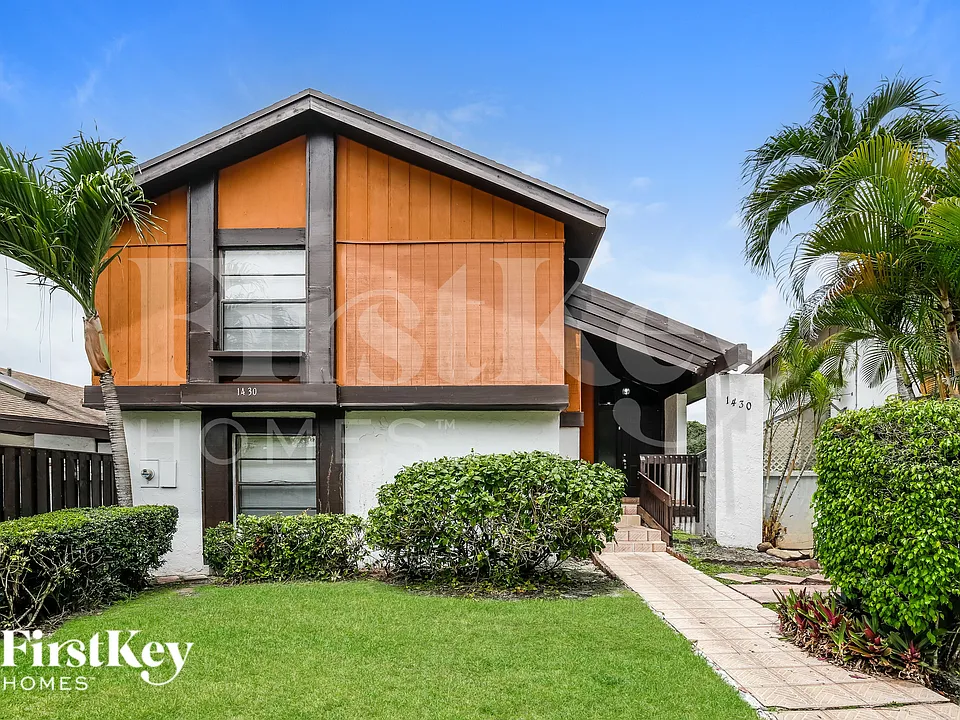 1430 W Sandpiper Cir