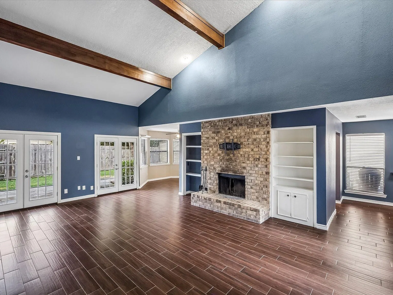 3 bed, 2.5 bath, 1946 sqft, $2,500 — Photo 4