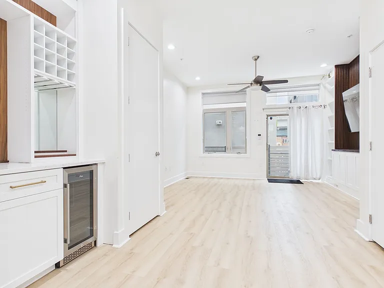 1129 N Hope St — Photo 11