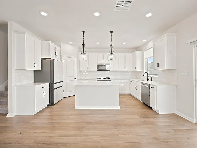 212 Swinging H Ln — Photo 6