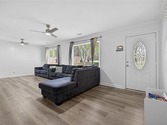 3rd image of 512 Croydon Ln
