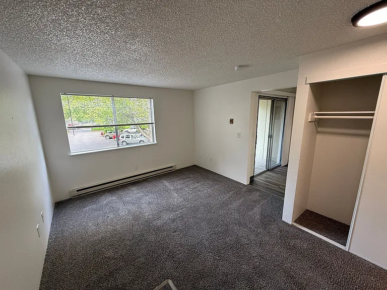 Ashwood Apartments — Photo 17