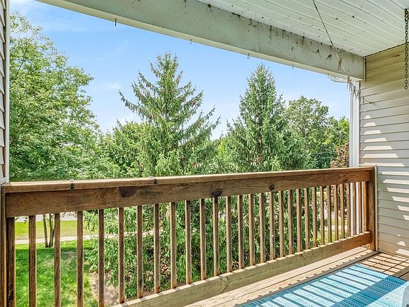 3rd image of 1589 Oakfield Dr