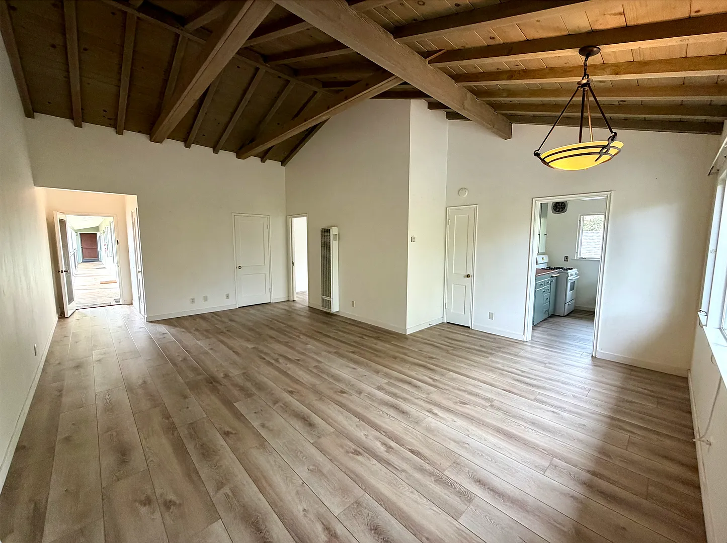 122 W Arrellaga Street — Photo 4