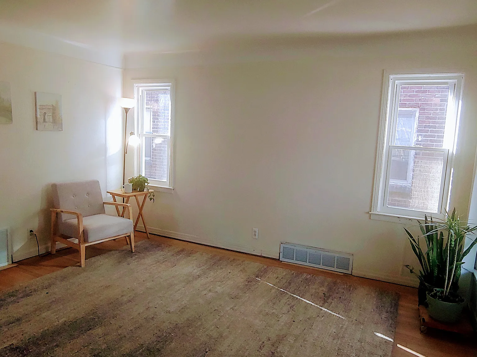 3 bed, 1200 sqft, $1,300 — Photo 1
