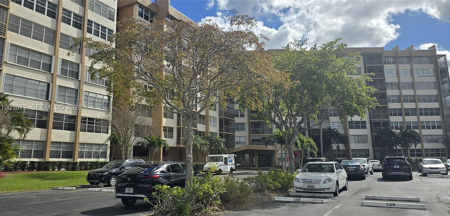 1200 Saint Charles Pl APT 207