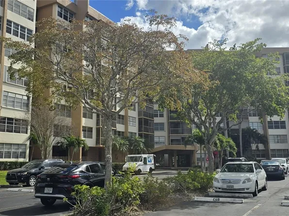 1200 Saint Charles Pl APT 207, Hollywood, FL 33026