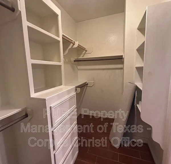 6902 Anastasia — Photo 20