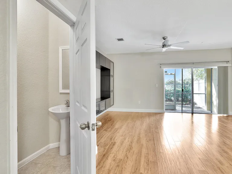 6527 Catalina Ln — Photo 10