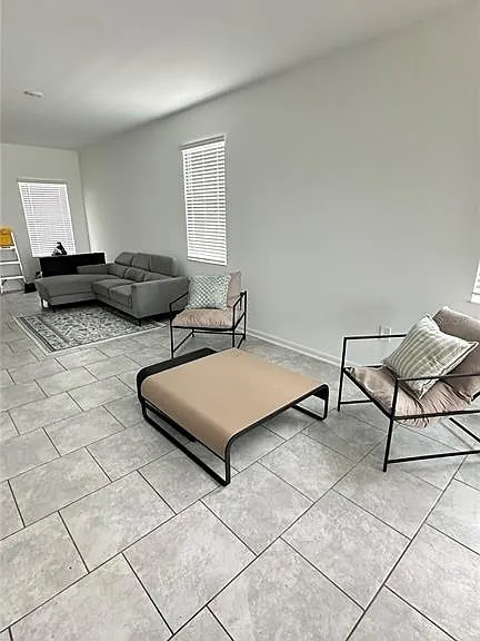 3255 Laurent Loop — Photo 2