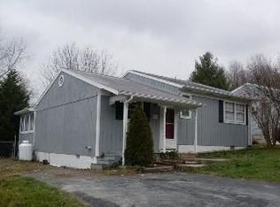 115 Vista Dr, Mount Hope, WV 25880