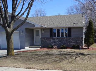 2006 Ceil St, Little Chute, WI 54140