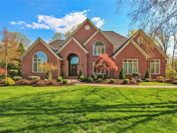 422 Diana Ct, Highland Heights, OH 44143