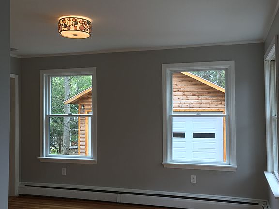 4th image of 372 Lake Dr