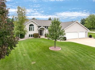 1946 Emily Anne Dr, Oshkosh, WI 54904