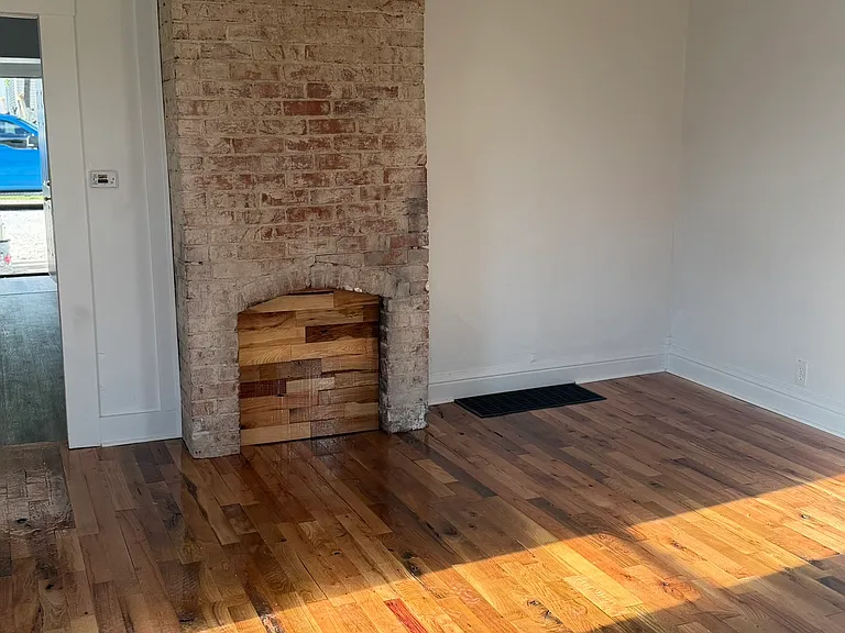 1144 Adams St — Photo 3