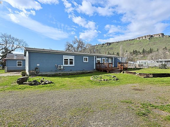 3rd image of 1043 Irvine St W