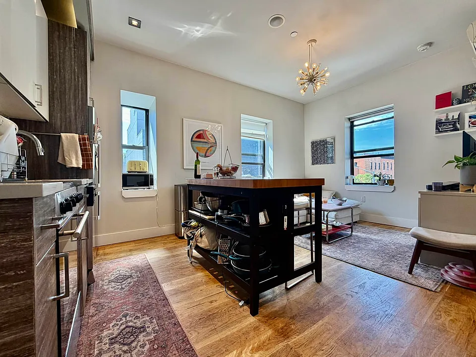 4 N Henry St #3L
