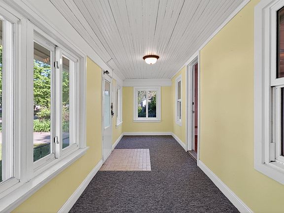 4th image of 413 Ainsworth Cir
