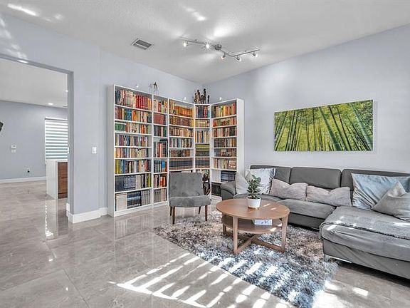 4th image of 521 SW 147th Avenue