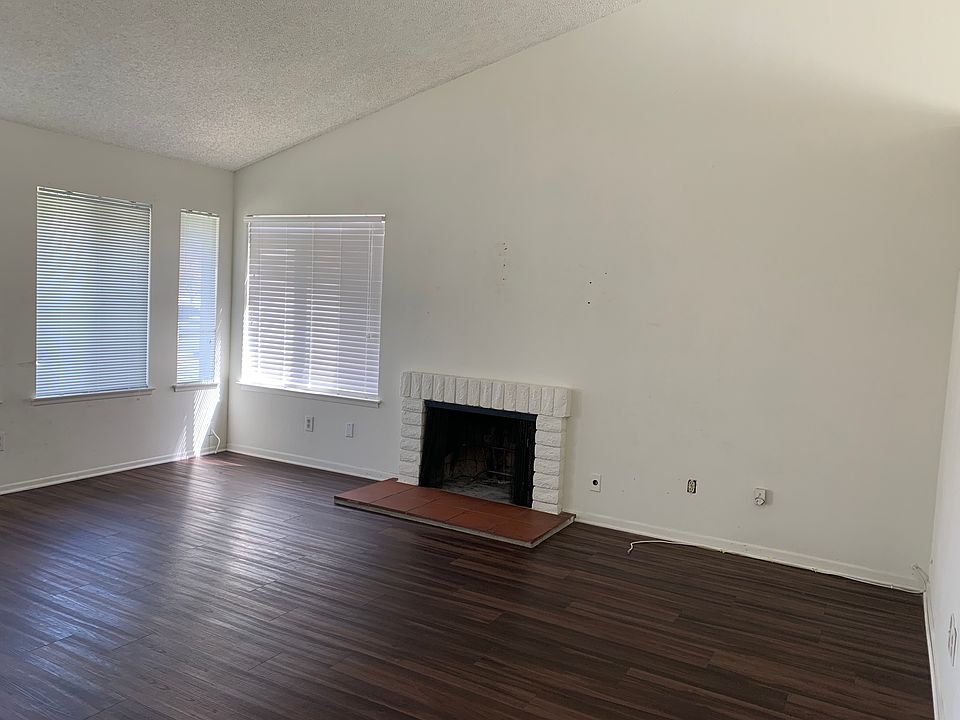2nd image of 13710 Joaquin Ln