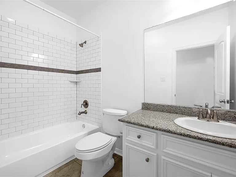6122 W Mount Houston Rd #B — Photo 6
