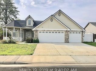 1503 Vineyard Pl, Hanford, CA 93230