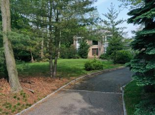 567 Pulaski Rd, Kings Park, NY 11754