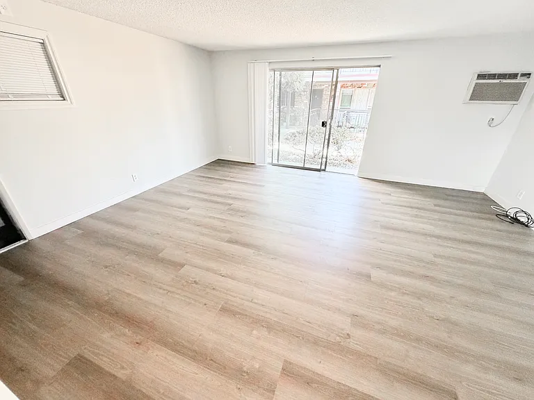 585 W Sierra Madre Blvd — Photo 24