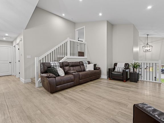 5th image of 309 Waterton Way