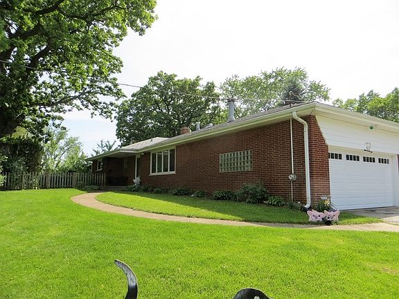 3rd image of 16W425 Timberlake Dr