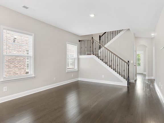 5th image of 140 Kings Knoll Blvd